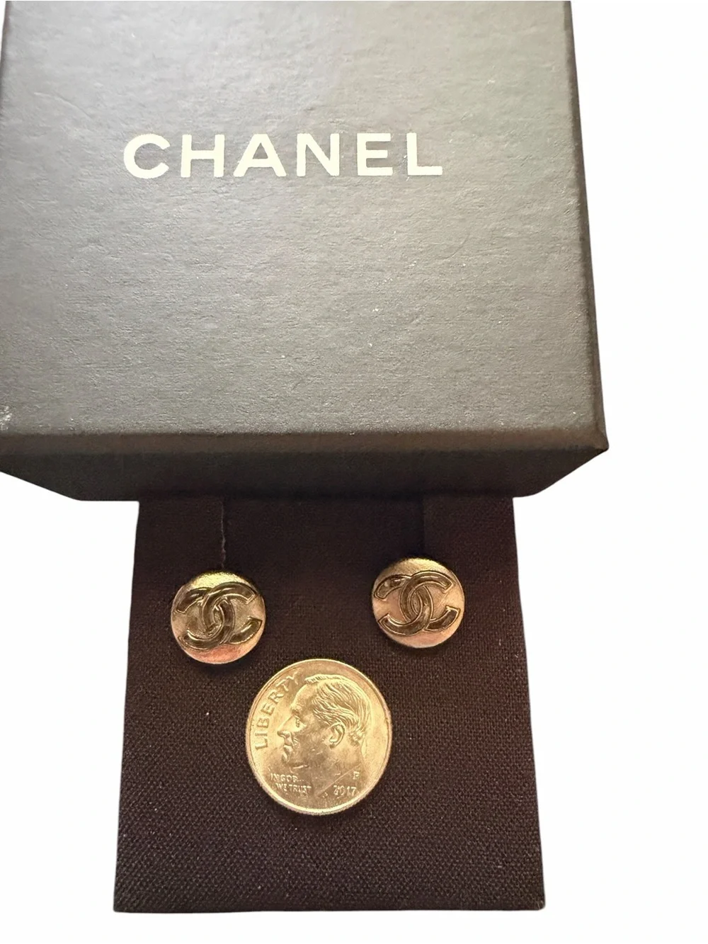 CHANEL Beautiful Gray earrings